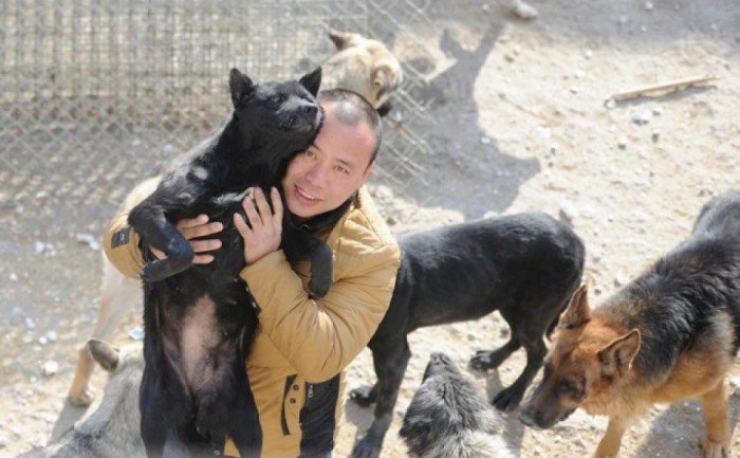 Illustration de l'article : This Chinese millionaire spent his entire fortune for a wonderful cause... Down to the last penny!