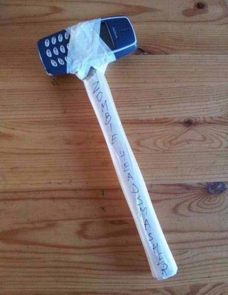 Illustration de l'article : Nokia 3310 VS Smartphones... 12 pictures that prove it was just as good at the time...