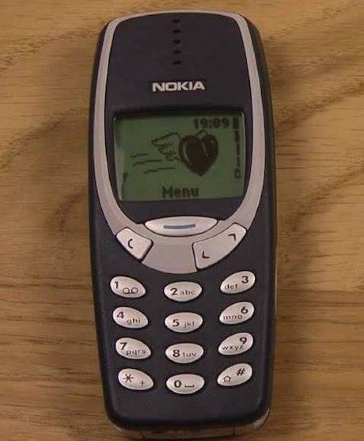 Illustration de l'article : Nokia 3310 VS Smartphones... 12 pictures that prove it was just as good at the time...