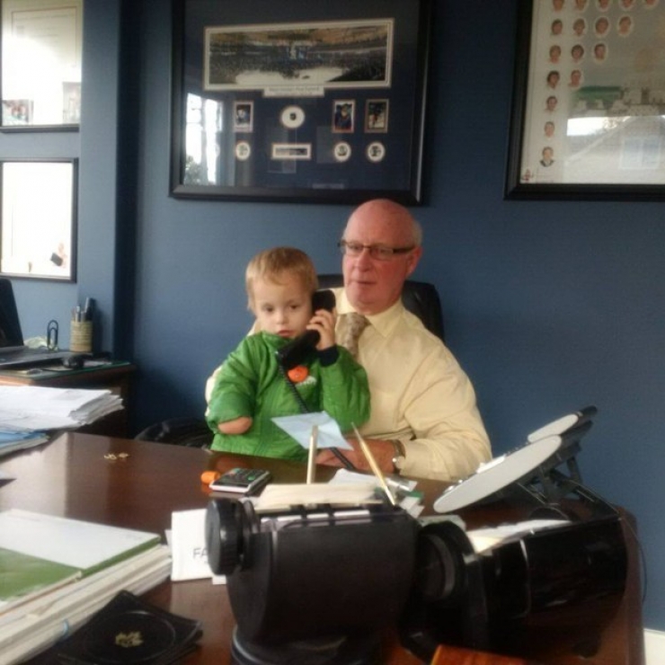 Illustration de l'article : Abandoned at birth because of his disability, a miracle finally happens, 4 years later!