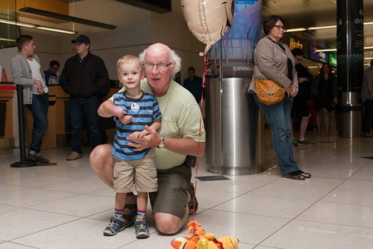 Illustration de l'article : Abandoned at birth because of his disability, a miracle finally happens, 4 years later!