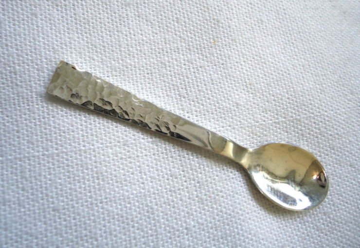 Illustration de l'article : Don't throw away those anti-moisture pouches that you find in your shoes anymore, because they can be very useful!