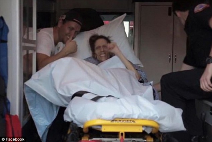 Illustration de l'article : In danger of dying at a weight of just 44 pounds, she takes control and it's impressive to see what she has become...