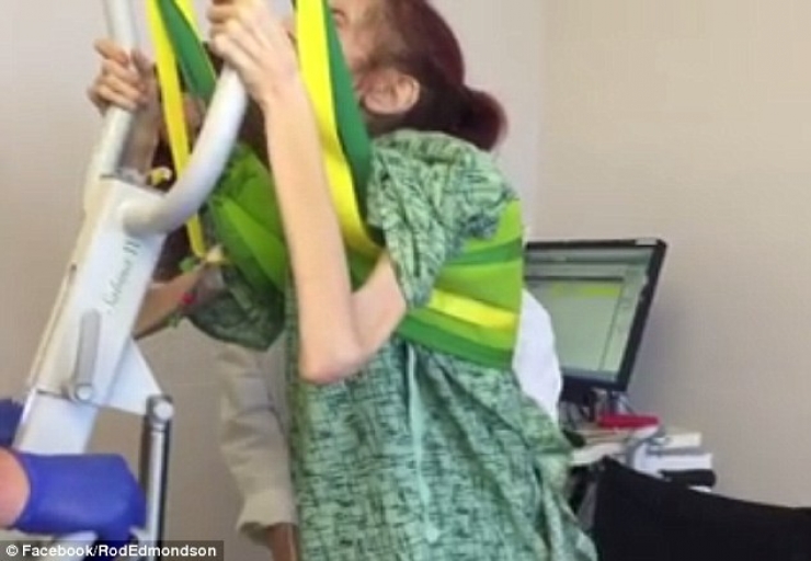 Illustration de l'article : In danger of dying at a weight of just 44 pounds, she takes control and it's impressive to see what she has become...