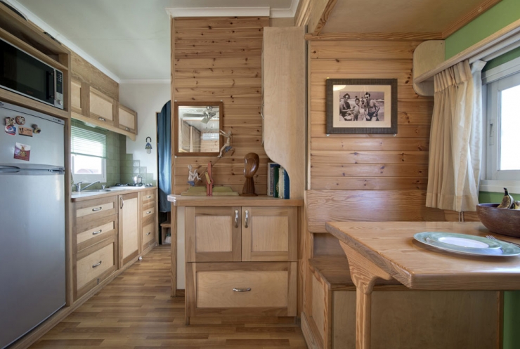 Illustration de l'article : He's retired, and he bought a truck and converted it into a dream home... It's amazing, but wait until you see the inside!