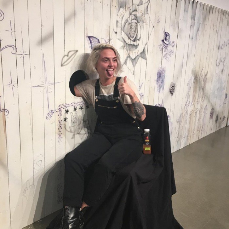 Illustration de l'article : This man tattoos people's arms, and they don't know what he's going to draw... Would you dare?