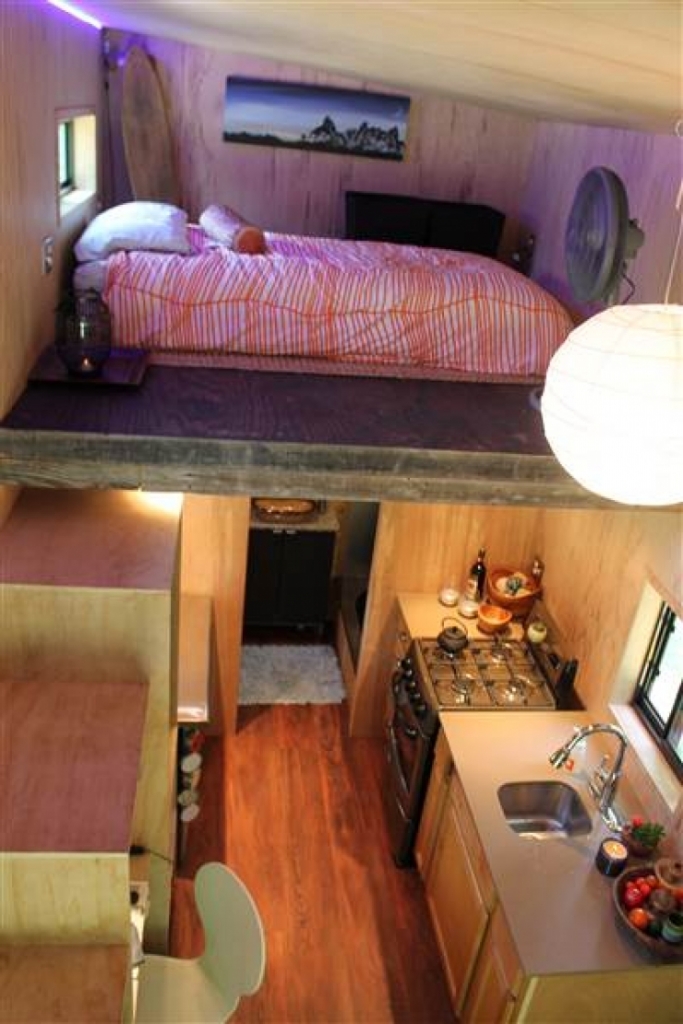 Illustration de l'article : To lower his debts, he built a tiny house. The work is excellent!