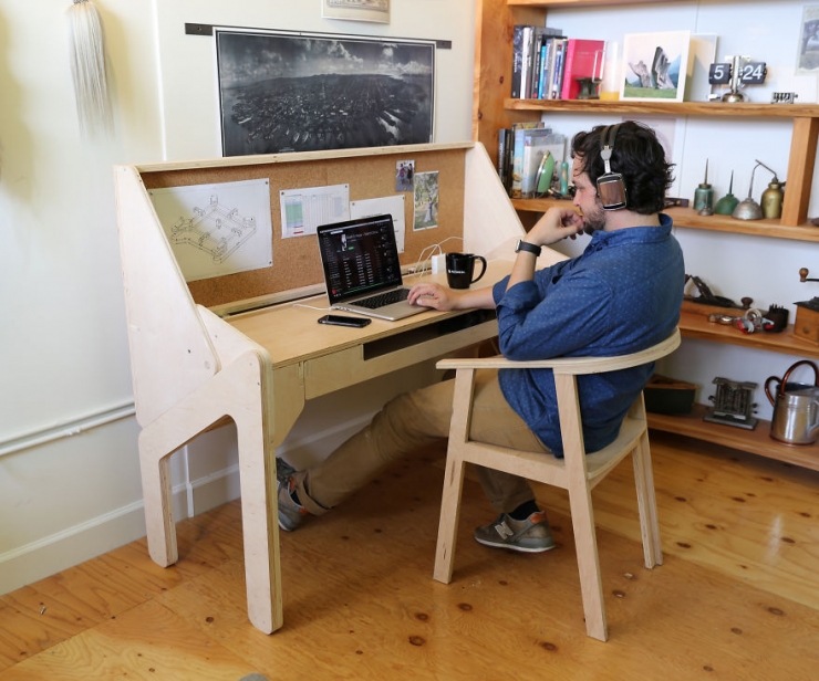 Illustration de l'article : This designer wanted to have his own bar, but his apartment was too small. Look at what he created