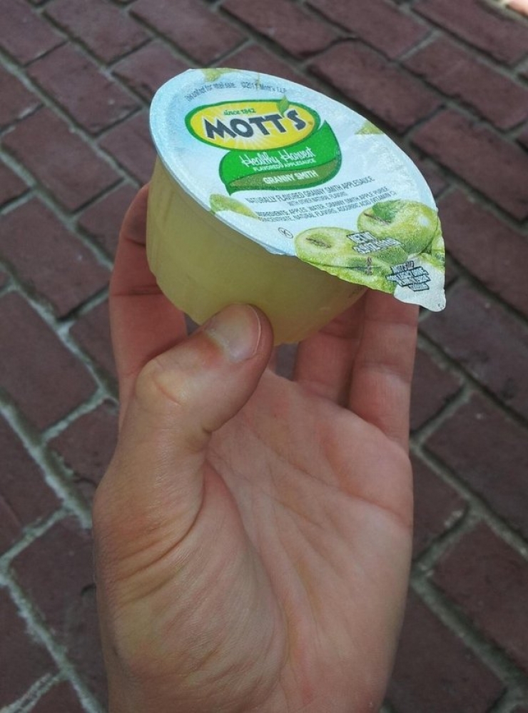 Illustration de l'article : Look at these 13 items; I'm sure you aren't using them correctly! For the Toblerone, it was logical...