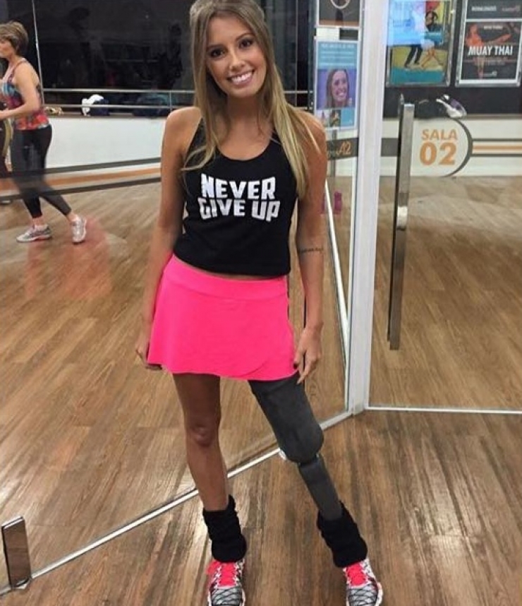 Illustration de l'article : At first glance, she looks like just a girl, but when you look closer,you discover a true heroine!