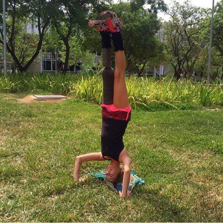 Illustration de l'article : At first glance, she looks like just a girl, but when you look closer,you discover a true heroine!