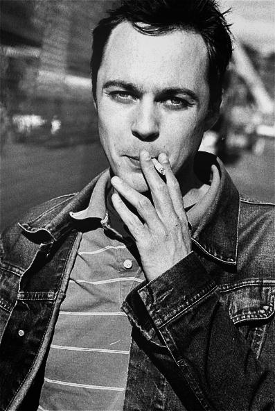 Illustration de l'article : Which of these 12 facts you never knew about Jim Parsons surprises you the most?