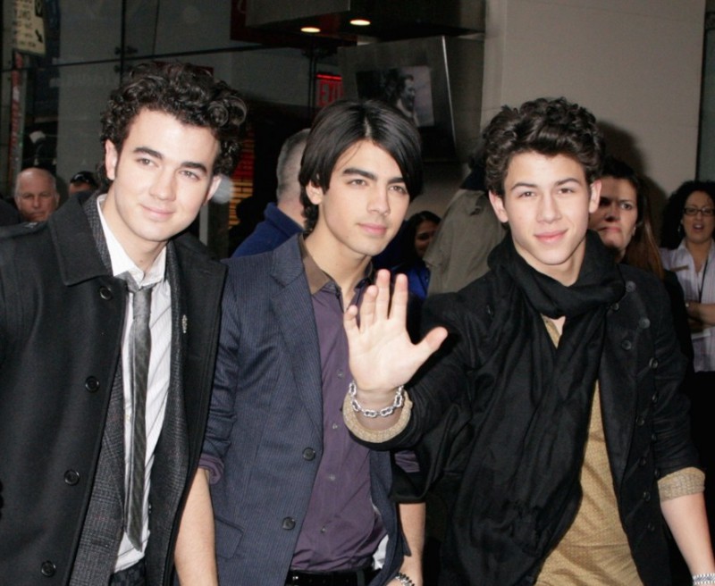 Illustration de l'article : Top 15 gifts that have been given to celebrities from the creepiest fans