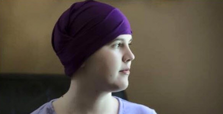 Illustration de l'article : After she died from cancer, what her school friends did at her funeral is admirable!