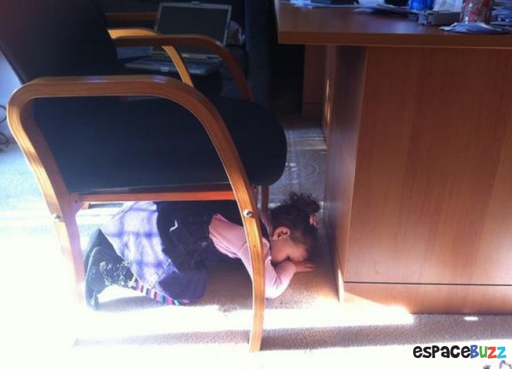 Illustration de l'article : These 14 children clearly have a lot to learn about playing hide and seek...