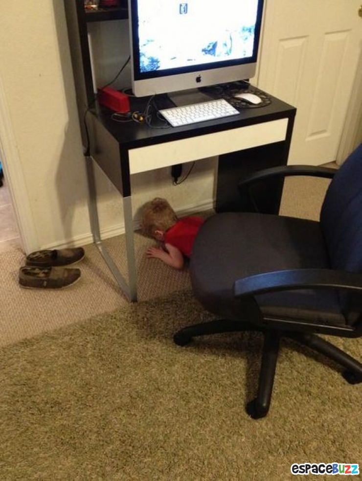 Illustration de l'article : These 14 children clearly have a lot to learn about playing hide and seek...