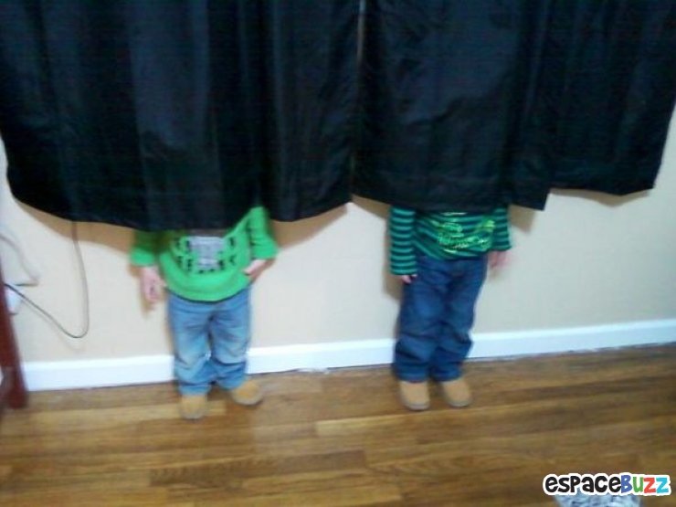 Illustration de l'article : These 14 children clearly have a lot to learn about playing hide and seek...