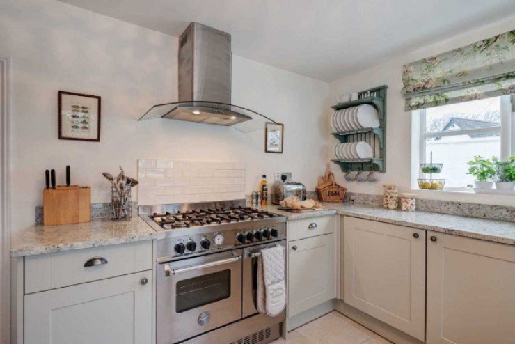 Illustration de l'article : 300 years! That's how old this house is, but when you see the inside, it's hard to believe...