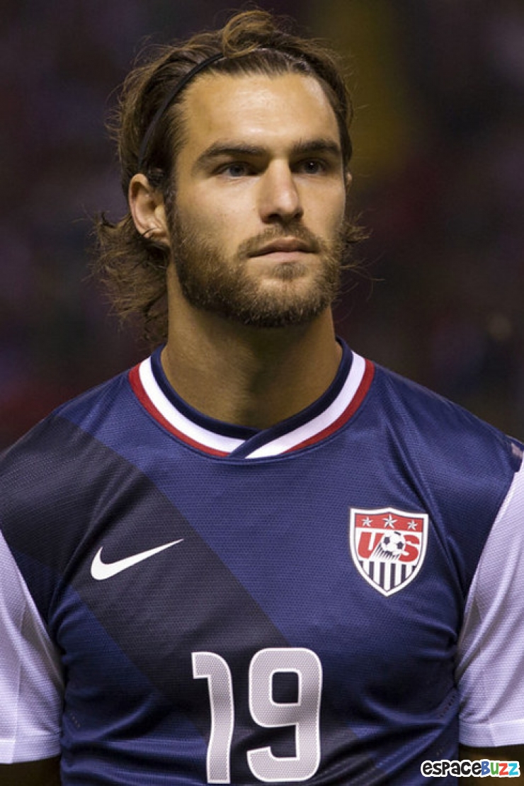 Illustration de l'article : The top 8 soccer players who have gained as much in beauty as they have in experience