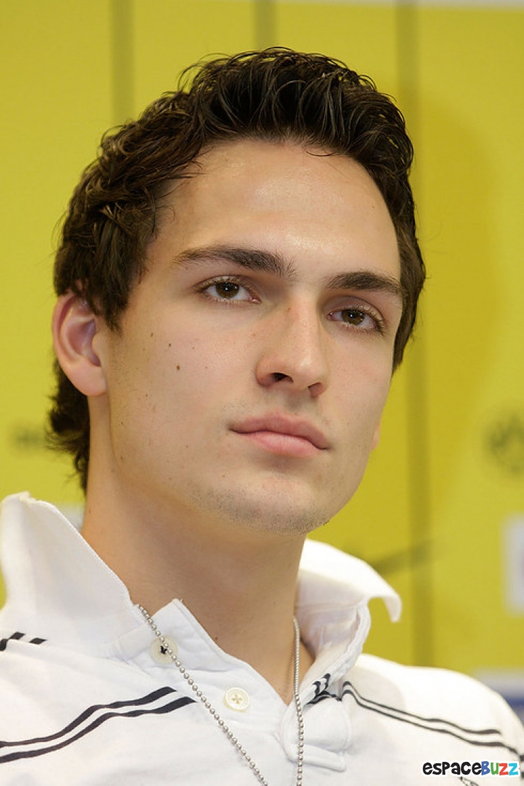 Illustration de l'article : The top 8 soccer players who have gained as much in beauty as they have in experience