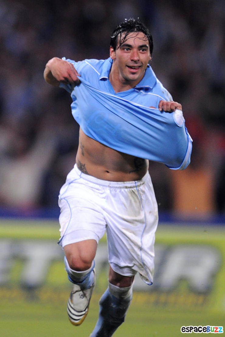 Illustration de l'article : The top 8 soccer players who have gained as much in beauty as they have in experience