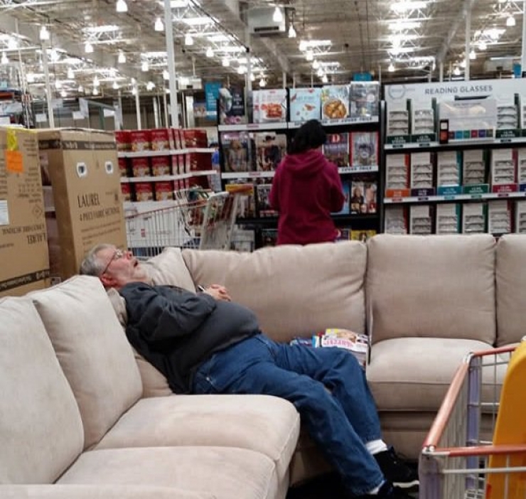 Illustration de l'article : 20 photos proving that the majority of men don’t like to shop...