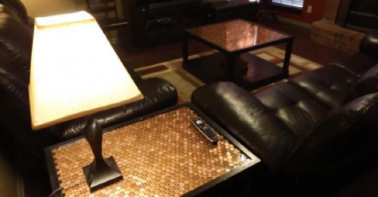 Illustration de l'article : She glues coins on the bottom of her daughter’s shoes for a brilliant reason! Something to think about...