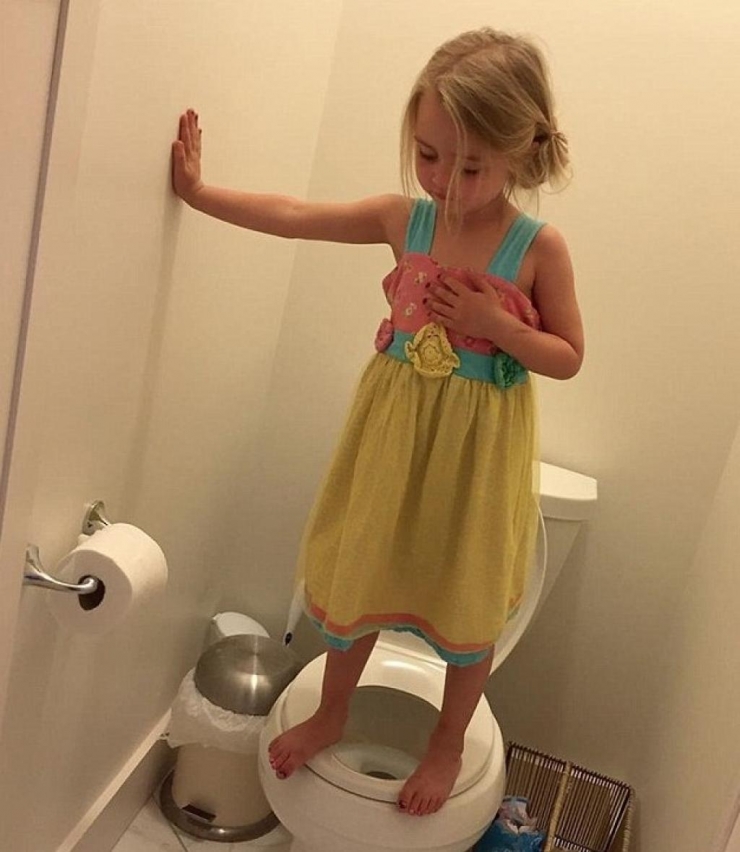 Illustration de l'article : She thinks she’s taking a funny picture of her daughter, but when she learns the truth, she's quick to publish it on Facebook!