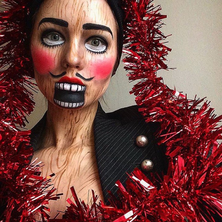 Illustration de l'article : 30 faces for the same person! This young lady’s surreal makeup is awesome!