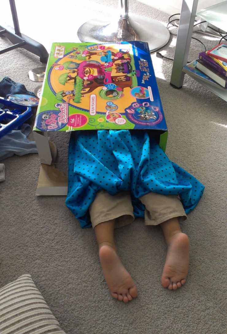 Illustration de l'article : These 21 kids haven't quite yet mastered all the ins-and-outs of the game of hide and seek