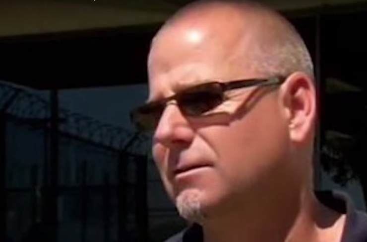 Illustration de l'article : Seeing a 3-year old boy get on his bus, this "driver" has a brilliant plan to trap the kidnapper that he’s with!