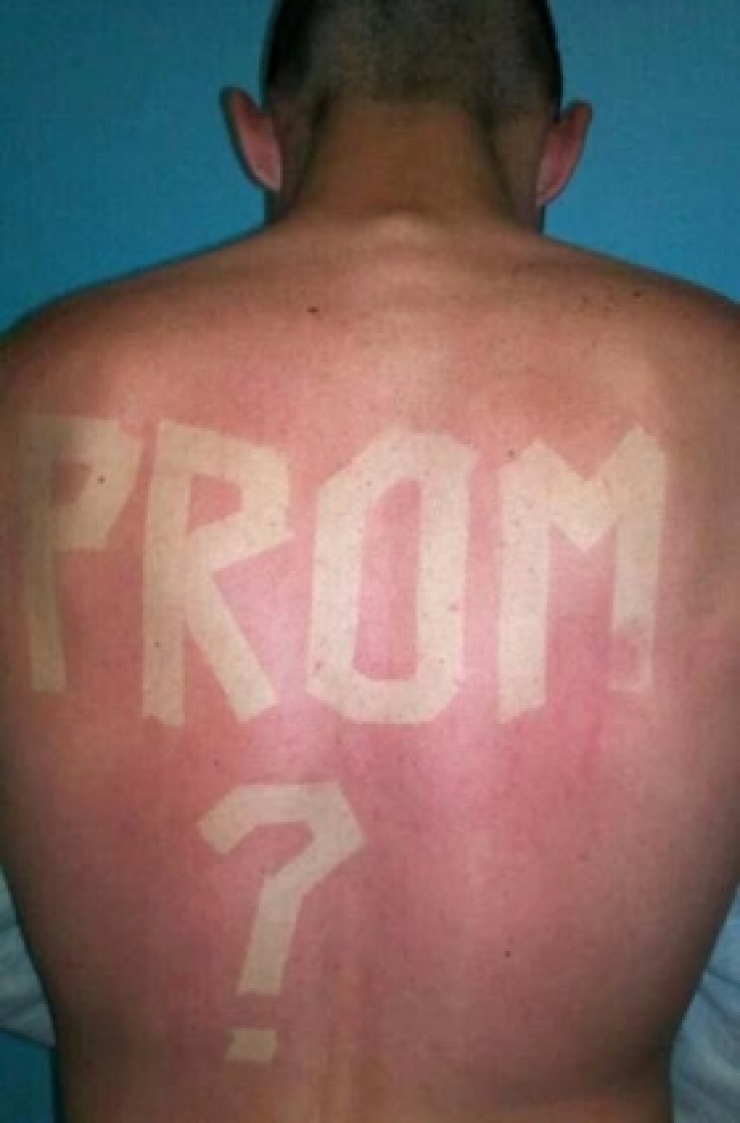 Illustration de l'article : These 22 people should’ve had to take a class before wanting a tan...
