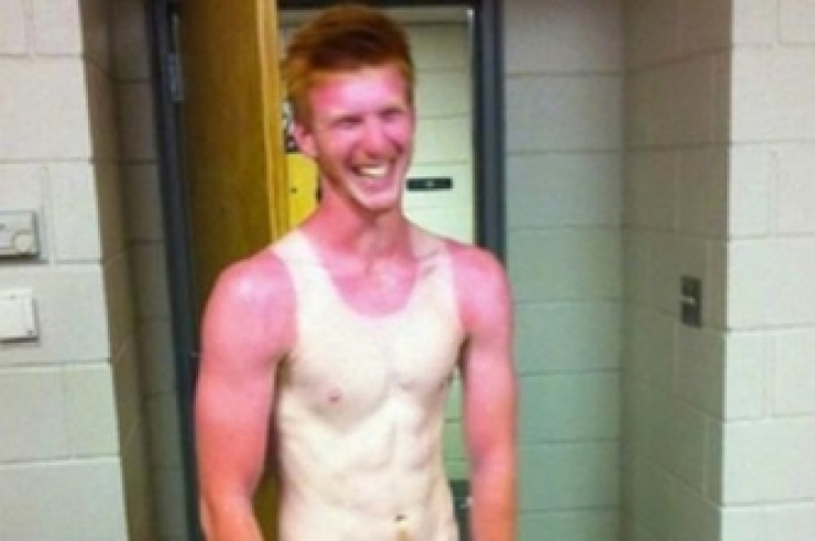 Illustration de l'article : These 22 people should’ve had to take a class before wanting a tan...