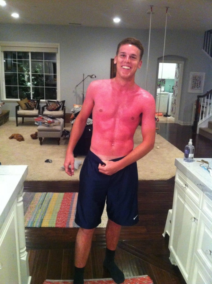 Illustration de l'article : These 22 people should’ve had to take a class before wanting a tan...