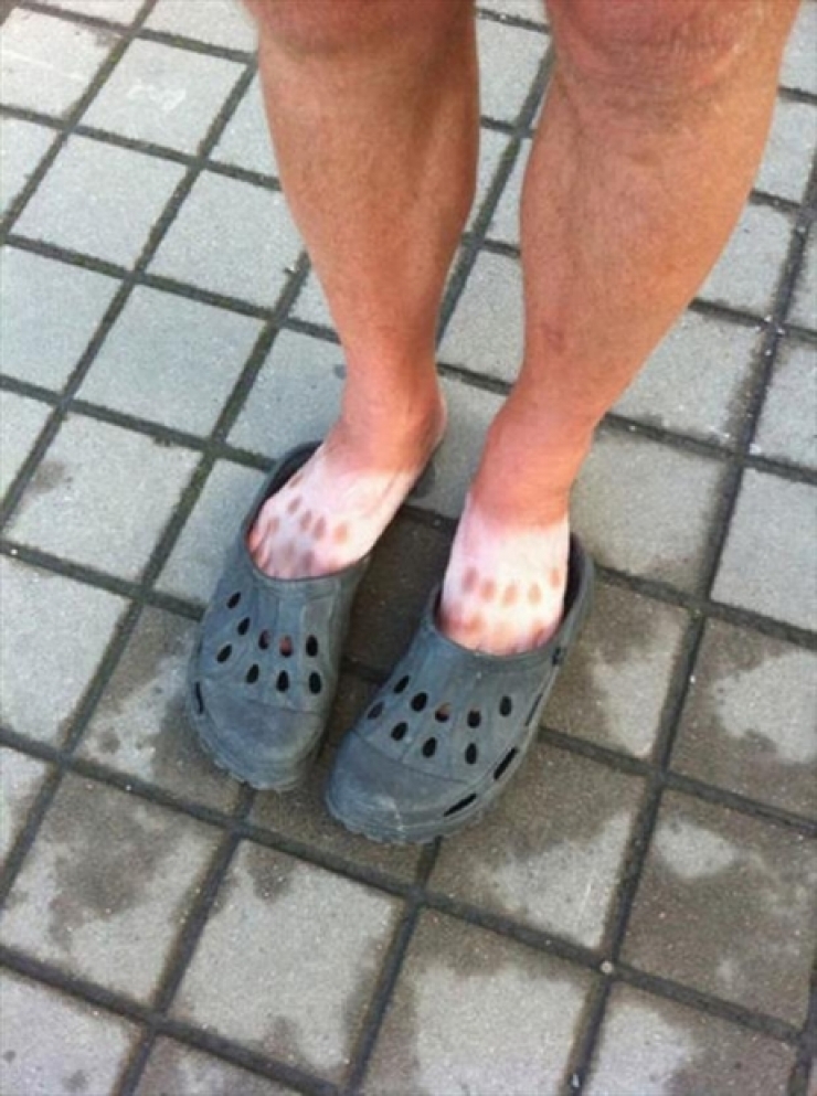 Illustration de l'article : These 22 people should’ve had to take a class before wanting a tan...