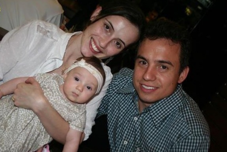 Illustration de l'article : 4 years after the death of his wife, this husband and daughter paid tribute to her, and it's moving the whole world!