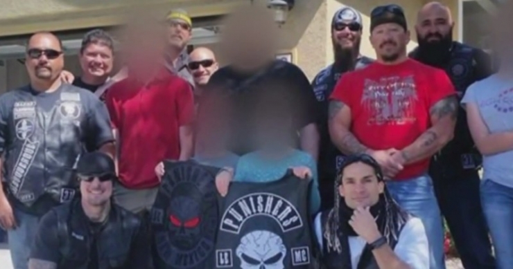 Illustration de l'article : A little 5-year old girl gets beat up on the street... And then these bikers come along!