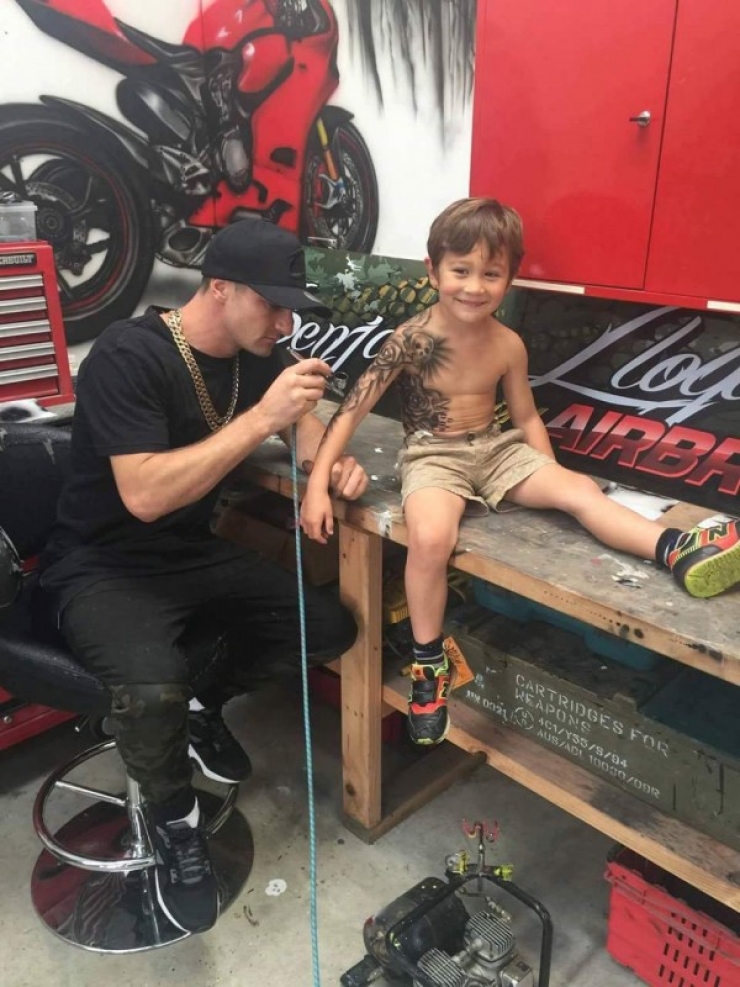 Illustration de l'article : This artist tattoos skulls on children under 10 years old, but wait until you see why!