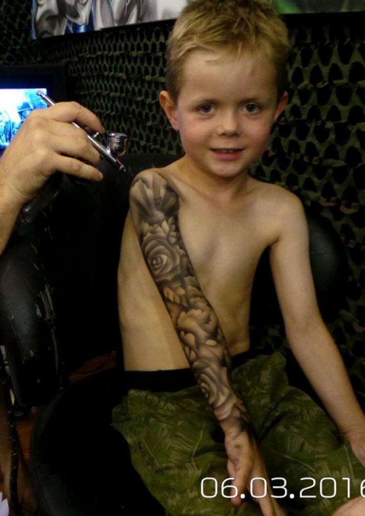 Illustration de l'article : This artist tattoos skulls on children under 10 years old, but wait until you see why!