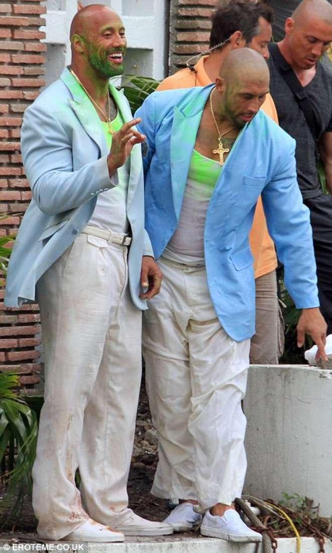 Illustration de l'article : 12 pictures of celebrities with their stunt doubles! Which ones look the most alike?