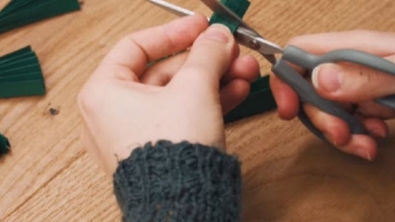 Illustration : She starts by cutting cardboard to create something amazing as Christmas draws near...