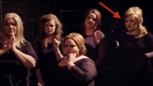 Illustration : "When Adele goes undercover to participate in an impersonation contest of herself... It's really amazing!"