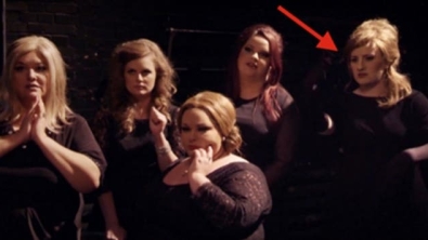 Illustration : "When Adele goes undercover to participate in an impersonation contest of herself... It's really amazing!"