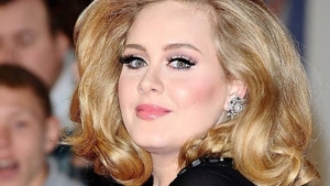 Illustration : "Following media criticism on her weight, Adele responds without mincing words... Respect!"