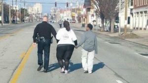 Illustration : "She runs to lose weight and when this police officer spots her, he reacts instantly..."