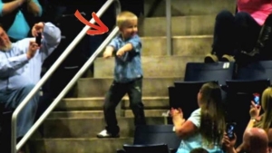 Illustration : "This boy gets up in the middle of a concert and starts dancing... A few seconds later, he steals the show!"