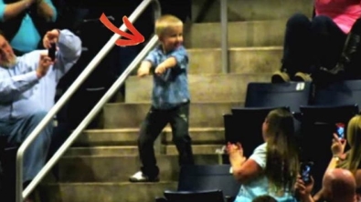 Illustration : "This boy gets up in the middle of a concert and starts dancing... A few seconds later, he steals the show!"