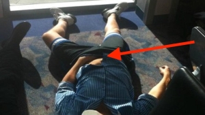 Illustration : "15 funny photos of exhausted people at the airport"