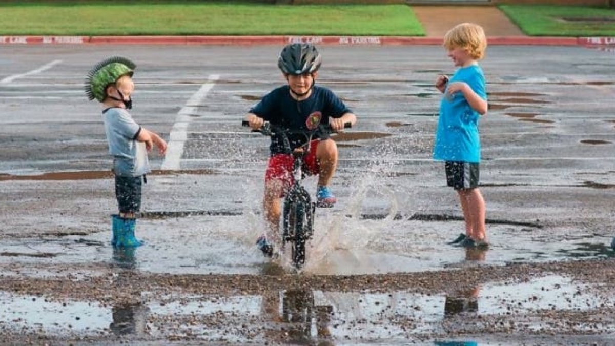 20 Photos That Show What It's Like To Be A Mom To 3 Sons