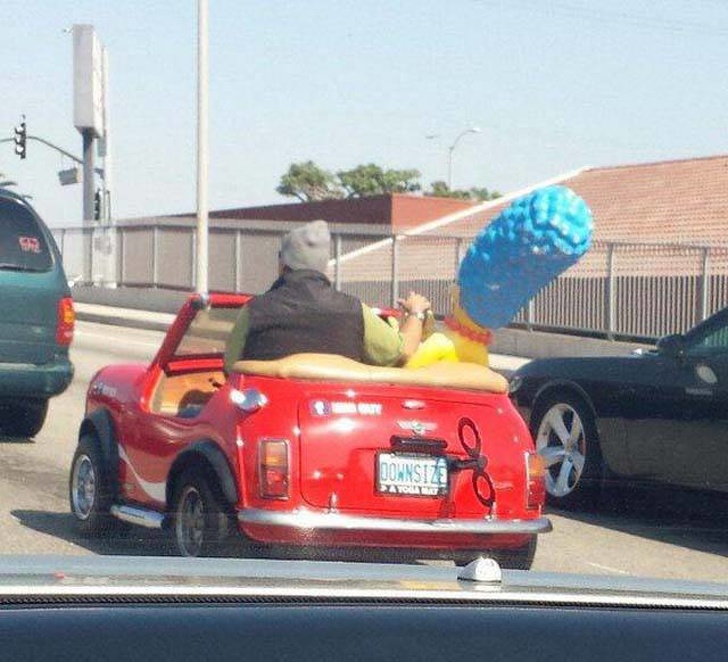 Illustration de l'article : 21 people who were snapped doing some pretty crazy stuff!